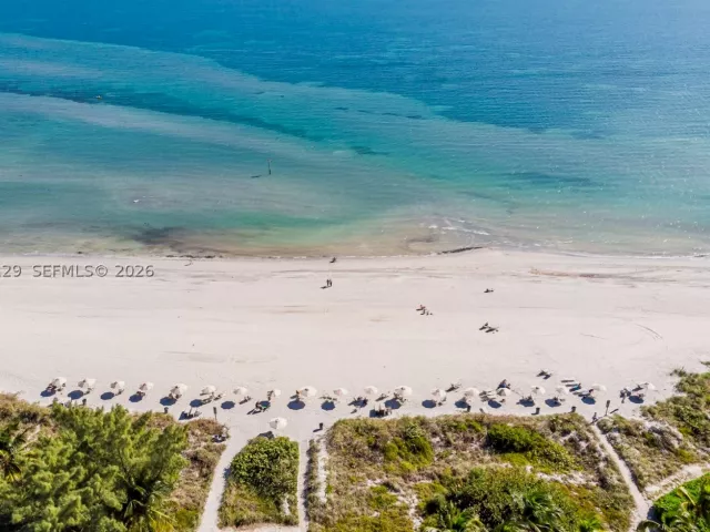 3-bedroom condo for sale in Key Biscayne - 151 Crandon Blvd 345 - MondialRealty