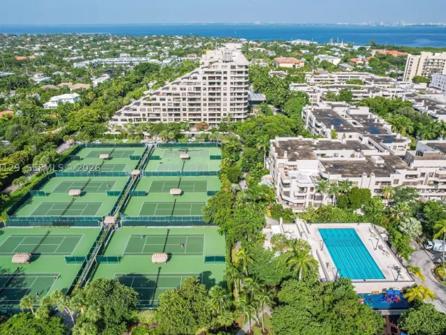 3-bedroom condo for sale in Key Biscayne - 151 Crandon Blvd 345 - MondialRealty