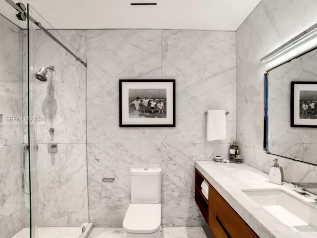 5-bedroom condo for sale in Miami Beach - 100 S Pointe Dr 1106/07 - MondialRealty