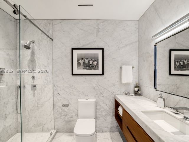 5-bedroom condo for sale in Miami Beach - 100 S Pointe Dr 1106/07 - MondialRealty
