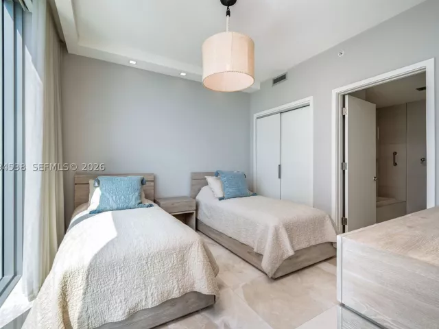 3-bedroom condo for sale in Miami -  - MondialRealty