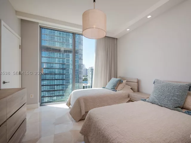 3-bedroom condo for sale in Miami -  - MondialRealty