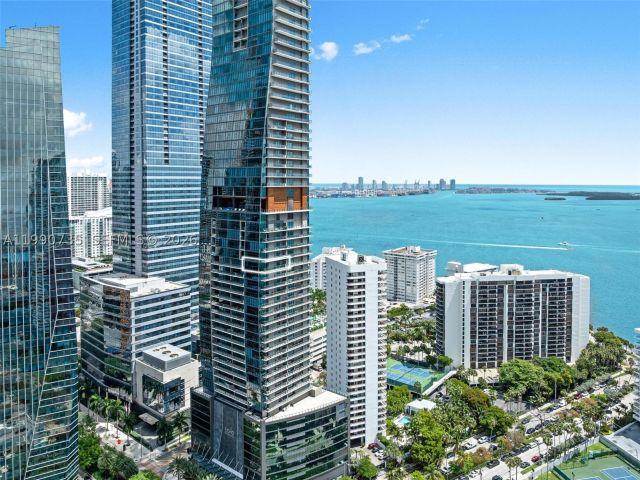 1-bedroom condo for sale in Miami - 1451 Brickell Ave 2704 - MondialRealty