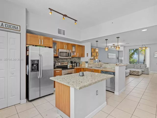 3-bedroom home for sale in Hollywood - 2134 Van Buren St 306 - MondialRealty
