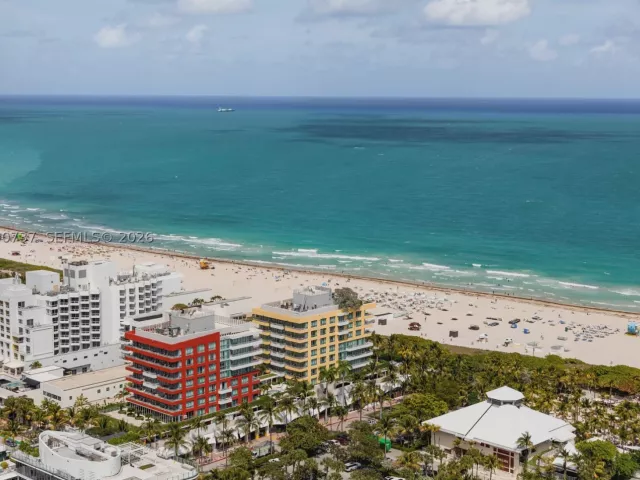 4-bedroom condo for sale in Miami Beach - 300 S Pointe Dr 3405 - MondialRealty