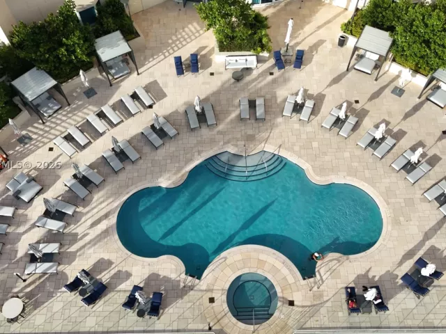 4-bedroom condo for sale in Miami Beach - 300 S Pointe Dr 3405 - MondialRealty