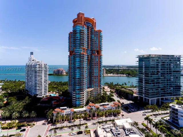 4-bedroom condo for sale in Miami Beach - 300 S Pointe Dr 3405 - MondialRealty