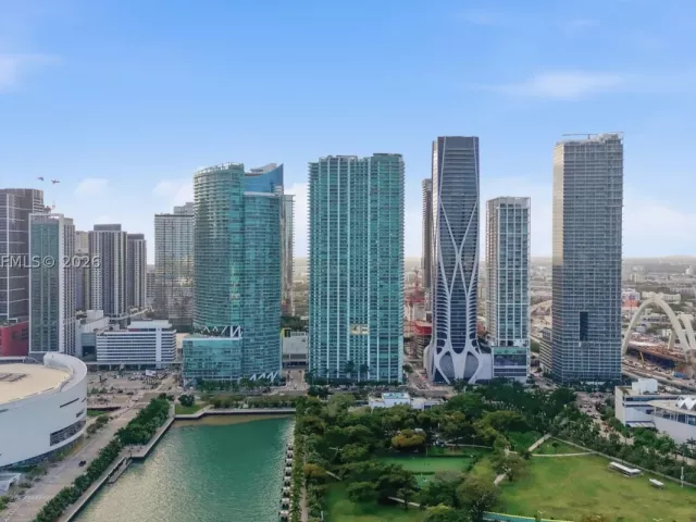 2-bedroom condo for rent in Miami - 900 Biscayne Blvd 4308 - MondialRealty