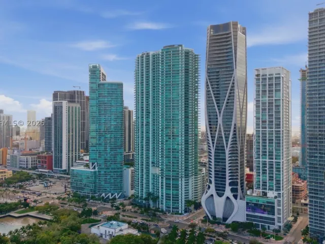2-bedroom condo for rent in Miami - 900 Biscayne Blvd 4308 - MondialRealty
