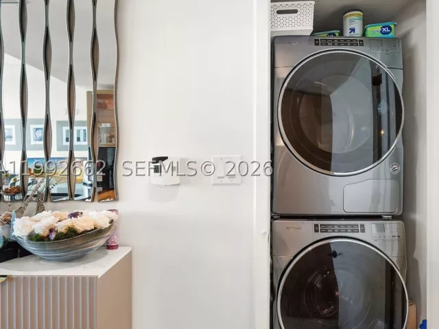 1-bedroom condo for sale in Miami Beach - 6801 Collins Ave 1414 - MondialRealty