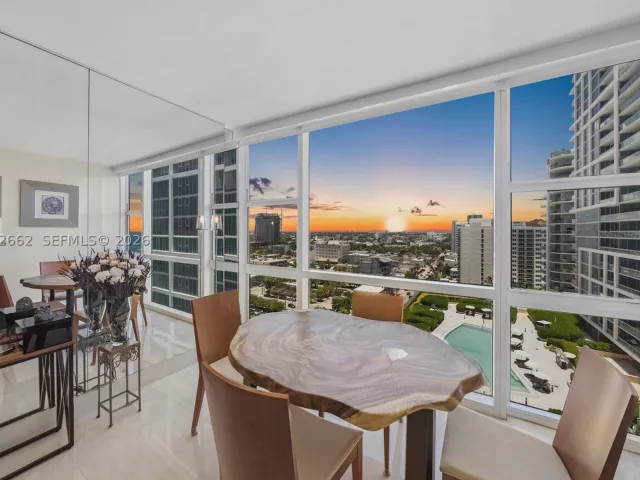 1-bedroom condo for sale in Miami Beach - 6801 Collins Ave 1414 - MondialRealty