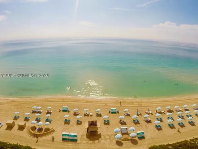 1-bedroom condo for sale in Miami Beach - 6801 Collins Ave 1414 - MondialRealty