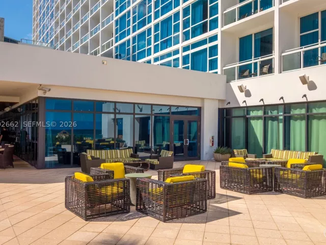 1-bedroom condo for sale in Miami Beach - 6801 Collins Ave 1414 - MondialRealty