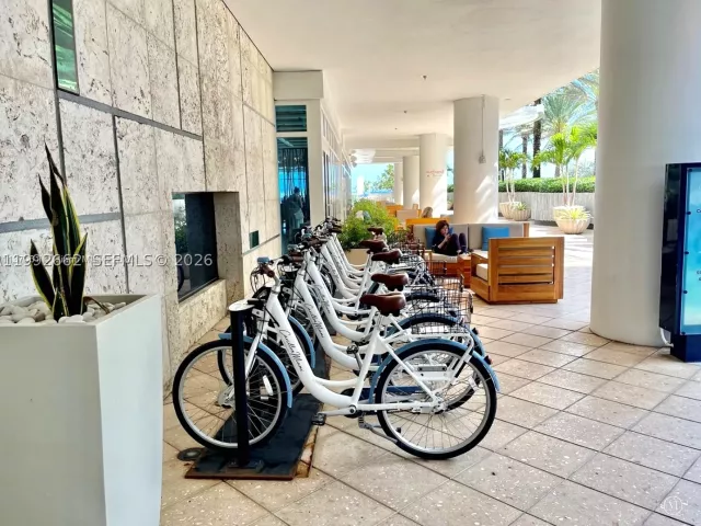 1-bedroom condo for sale in Miami Beach - 6801 Collins Ave 1414 - MondialRealty
