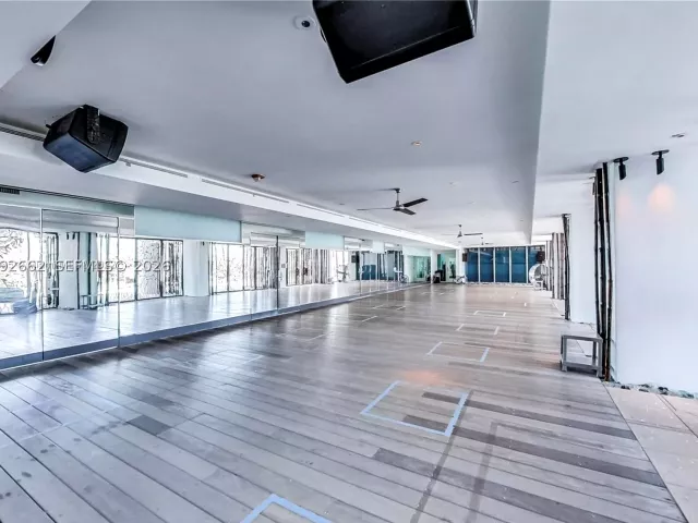 1-bedroom condo for sale in Miami Beach - 6801 Collins Ave 1414 - MondialRealty