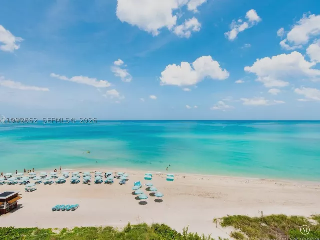 1-bedroom condo for sale in Miami Beach - 6801 Collins Ave 1414 - MondialRealty