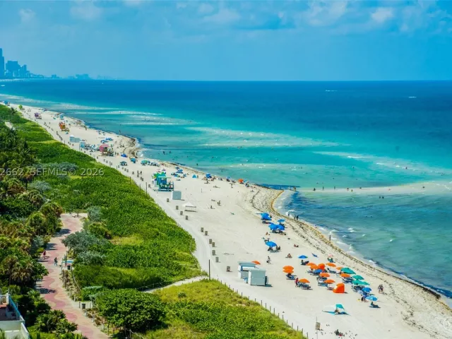 1-bedroom condo for sale in Miami Beach - 6801 Collins Ave 1414 - MondialRealty