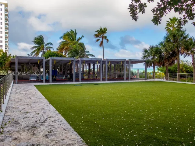 1-bedroom condo for sale in Miami Beach - 6801 Collins Ave 1414 - MondialRealty