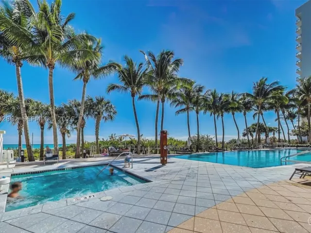 1-bedroom condo for sale in Miami Beach - 6801 Collins Ave 1414 - MondialRealty