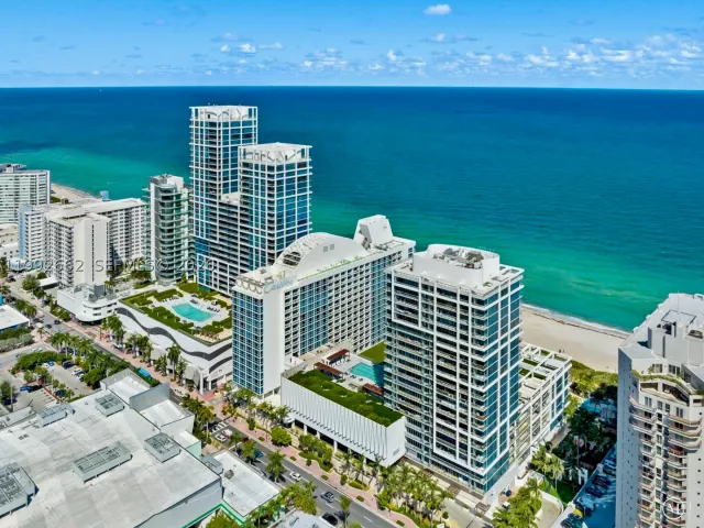 1-bedroom condo for sale in Miami Beach - 6801 Collins Ave 1414 - MondialRealty