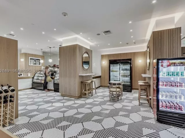 1-bedroom condo for sale in Miami Beach - 6801 Collins Ave 1414 - MondialRealty