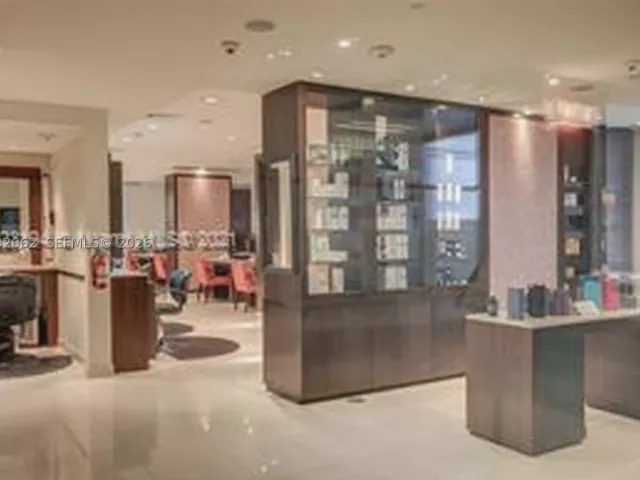 1-bedroom condo for sale in Miami Beach - 6801 Collins Ave 1414 - MondialRealty