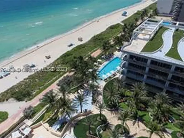 1-bedroom condo for sale in Miami Beach - 6801 Collins Ave 1414 - MondialRealty