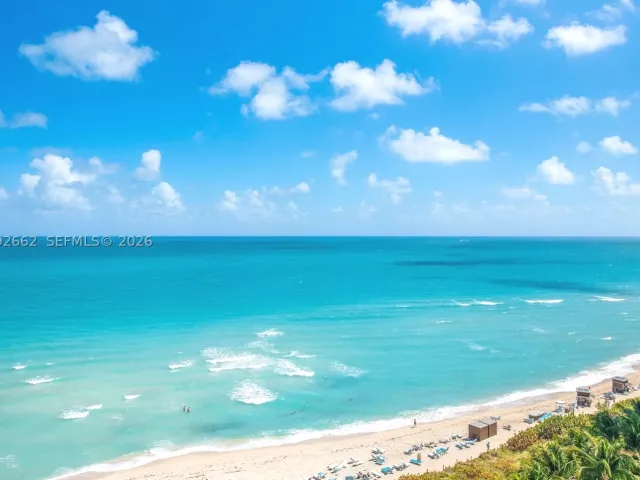 1-bedroom condo for sale in Miami Beach - 6801 Collins Ave 1414 - MondialRealty