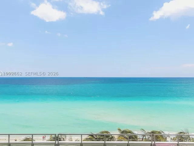1-bedroom condo for sale in Miami Beach - 6801 Collins Ave 1414 - MondialRealty