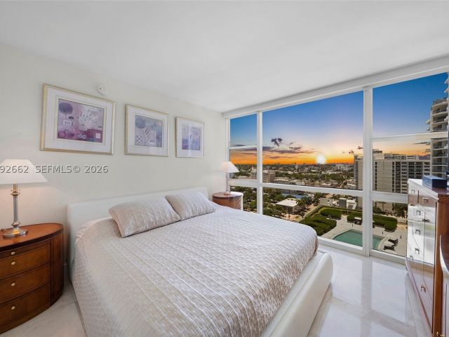 1-bedroom condo for sale in Miami Beach - 6801 Collins Ave 1414 - MondialRealty