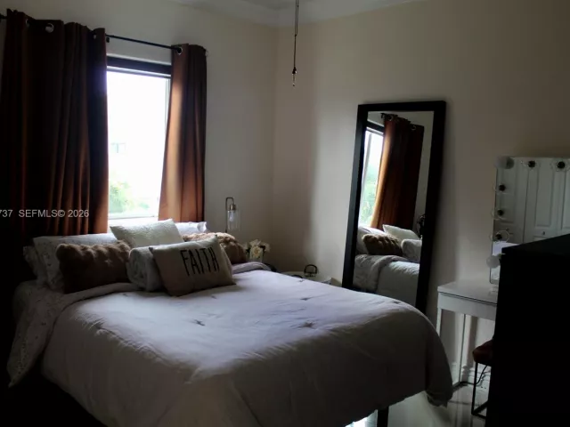 4-bedroom home for sale in Miami - 15580 SW 176th Ter - MondialRealty