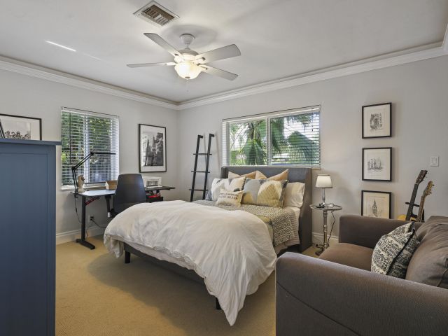 3-bedroom home for rent in Wilton Manors - 1925 Coral Gardens Drive - MondialRealty
