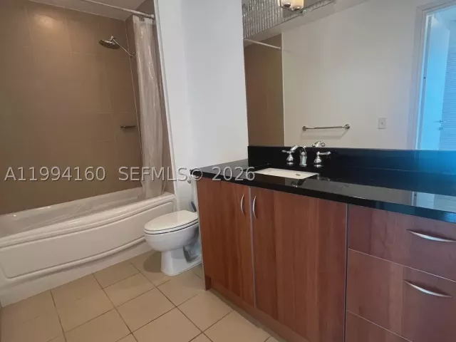 2-bedroom condo for sale in Miami - 300 S Biscayne Blvd T-2012 - MondialRealty