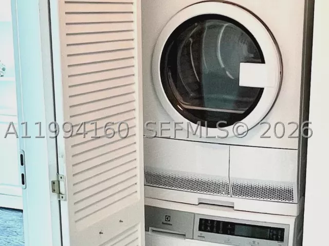 2-bedroom condo for sale in Miami - 300 S Biscayne Blvd T-2012 - MondialRealty