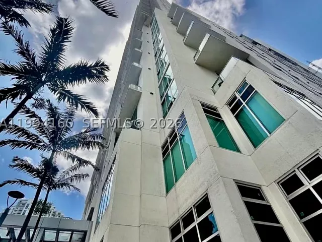 2-bedroom condo for sale in Miami - 300 S Biscayne Blvd T-2012 - MondialRealty