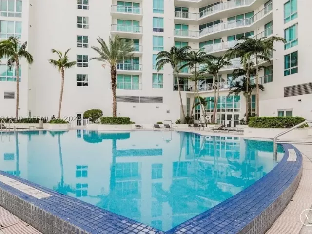 2-bedroom condo for sale in Miami - 300 S Biscayne Blvd T-2012 - MondialRealty