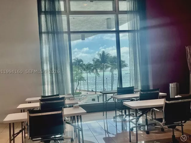 2-bedroom condo for sale in Miami - 300 S Biscayne Blvd T-2012 - MondialRealty