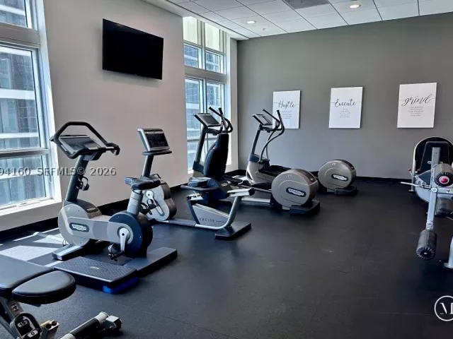 2-bedroom condo for sale in Miami - 300 S Biscayne Blvd T-2012 - MondialRealty