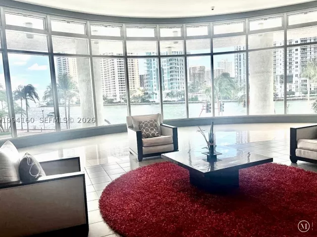 2-bedroom condo for sale in Miami - 300 S Biscayne Blvd T-2012 - MondialRealty