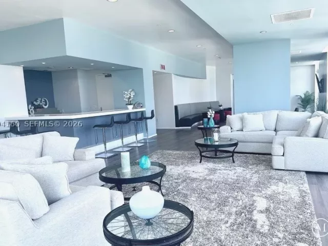2-bedroom condo for sale in Miami - 300 S Biscayne Blvd T-2012 - MondialRealty