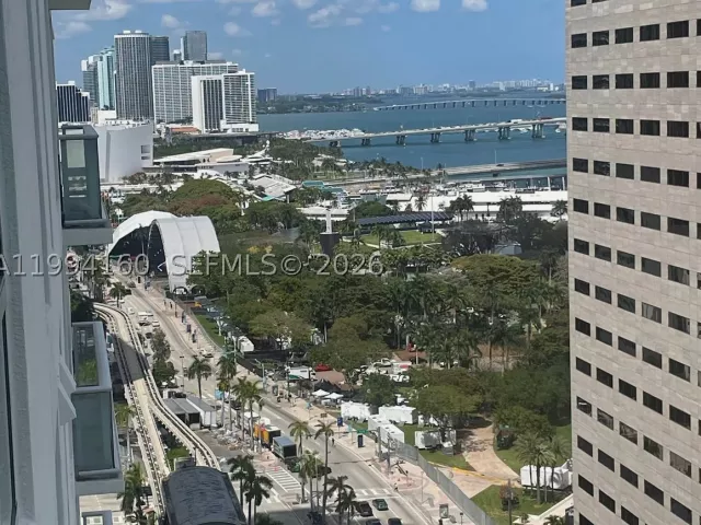 2-bedroom condo for sale in Miami - 300 S Biscayne Blvd T-2012 - MondialRealty