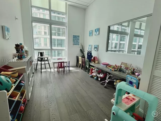 2-bedroom condo for sale in Miami - 300 S Biscayne Blvd T-2012 - MondialRealty