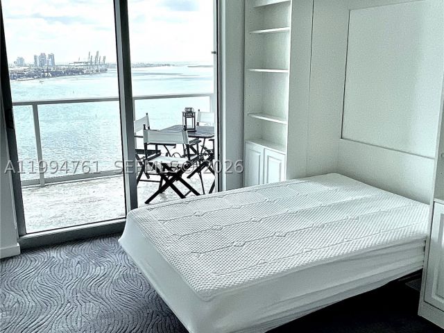 2-bedroom condo for rent in Miami - 300 S Biscayne Blvd T-2012 - MondialRealty