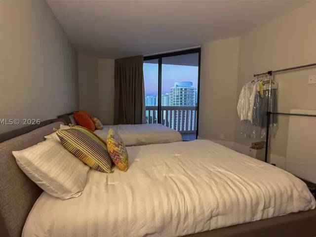 3-bedroom condo for rent in Aventura - 2000 Island Blvd 2404 - MondialRealty