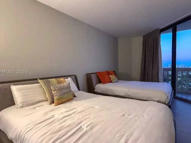 3-bedroom condo for rent in Aventura - 2000 Island Blvd 2404 - MondialRealty
