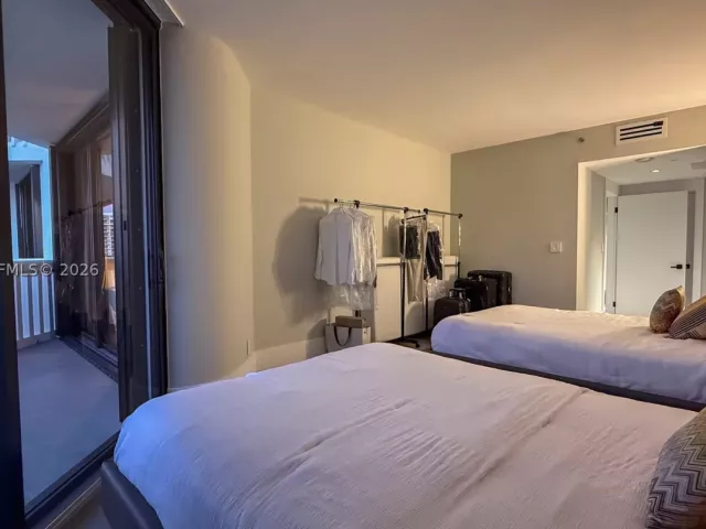 3-bedroom condo for rent in Aventura - 2000 Island Blvd 2404 - MondialRealty