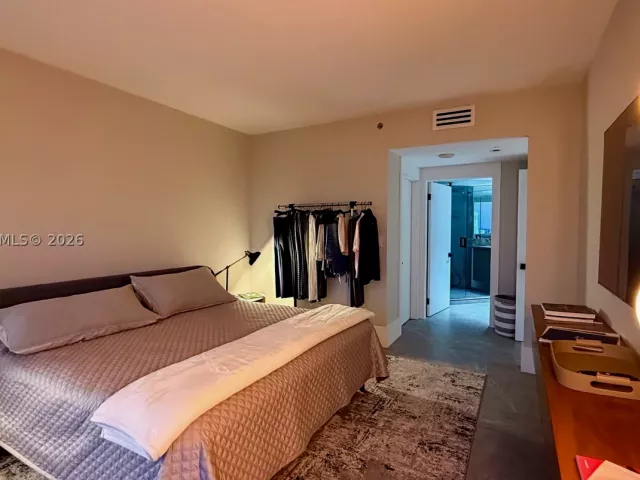 3-bedroom condo for rent in Aventura - 2000 Island Blvd 2404 - MondialRealty