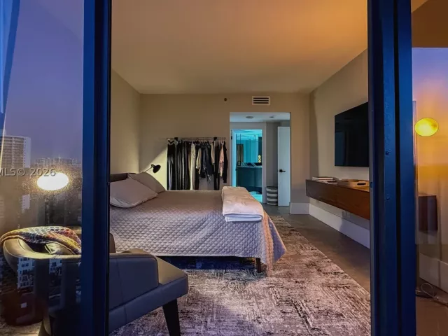 3-bedroom condo for rent in Aventura - 2000 Island Blvd 2404 - MondialRealty