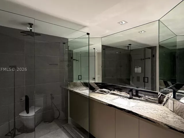 3-bedroom condo for rent in Aventura - 2000 Island Blvd 2404 - MondialRealty