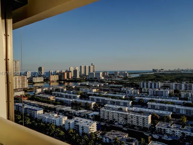 3-bedroom condo for rent in Aventura - 2000 Island Blvd 2404 - MondialRealty